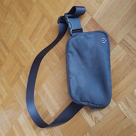 Lululemon OG everywhere belt bag fanny pack camo crossbody - Picture 14 of 14